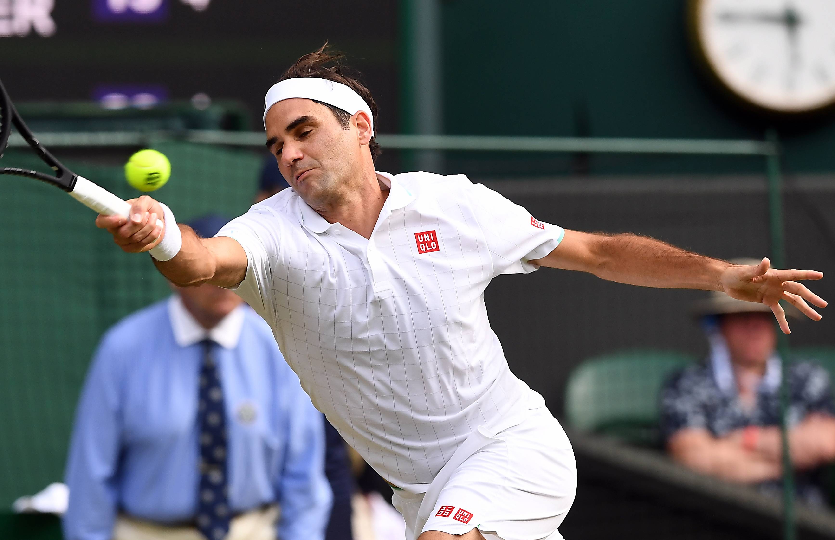 费德勒在TES比赛中重返赛场，最后时刻胜出引发热议！